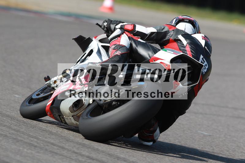 /Archiv-2022/06 15.04.2022 Speer Racing ADR/Gruppe gelb/backside